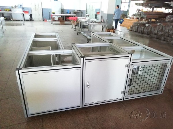 一個合格的鋁型材加工廠家需要哪些先進(jìn)的設(shè)備？